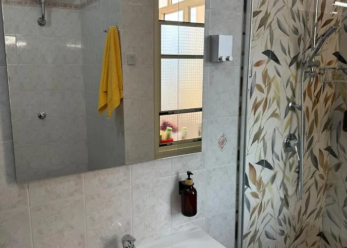 Uno-b בית הארחה 3*