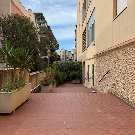 Guest house Uno-b 3*